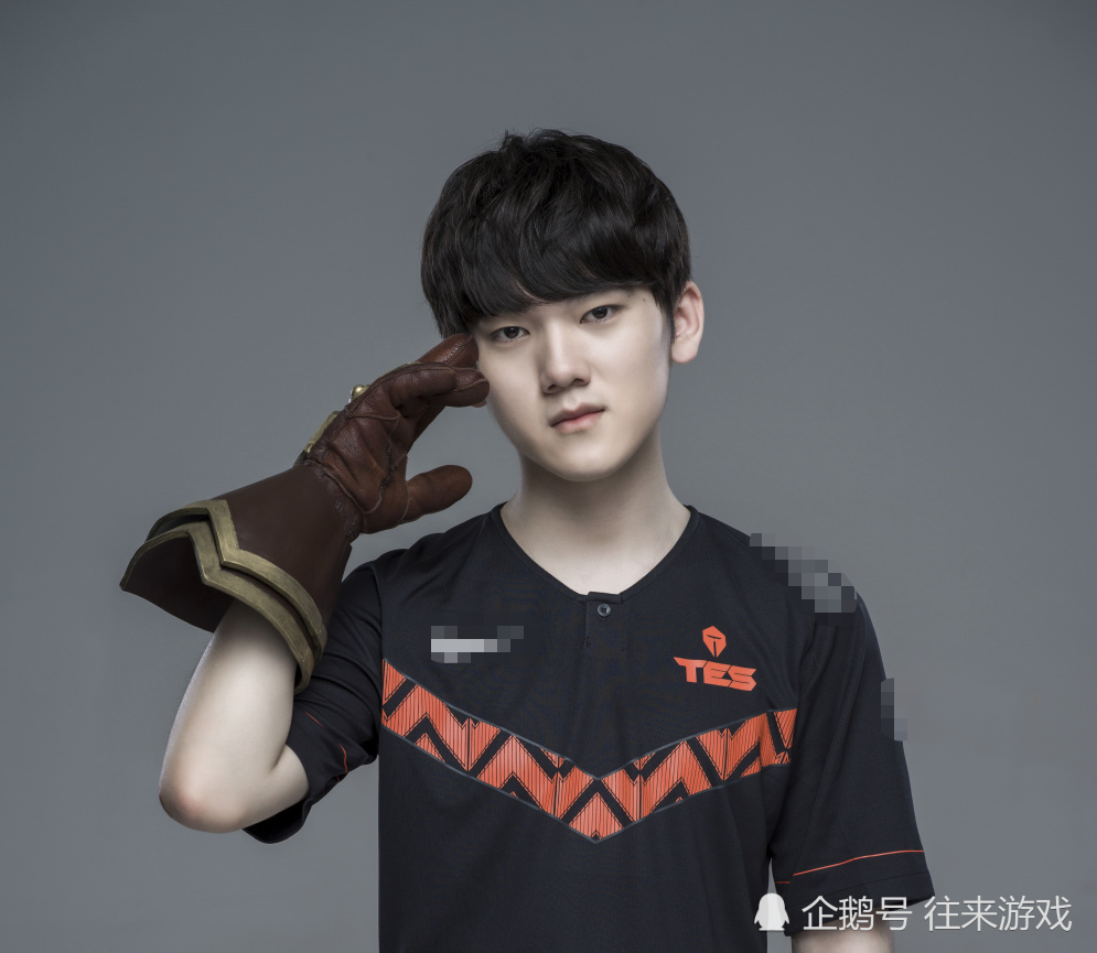 CLG险胜TES,Uzi操刀奇招英雄翻盘激烈交锋淘汰赛,点燃全场激情 CLG险胜TES,Uzi操刀奇招英雄翻盘激烈交锋淘汰赛,点燃全场激情