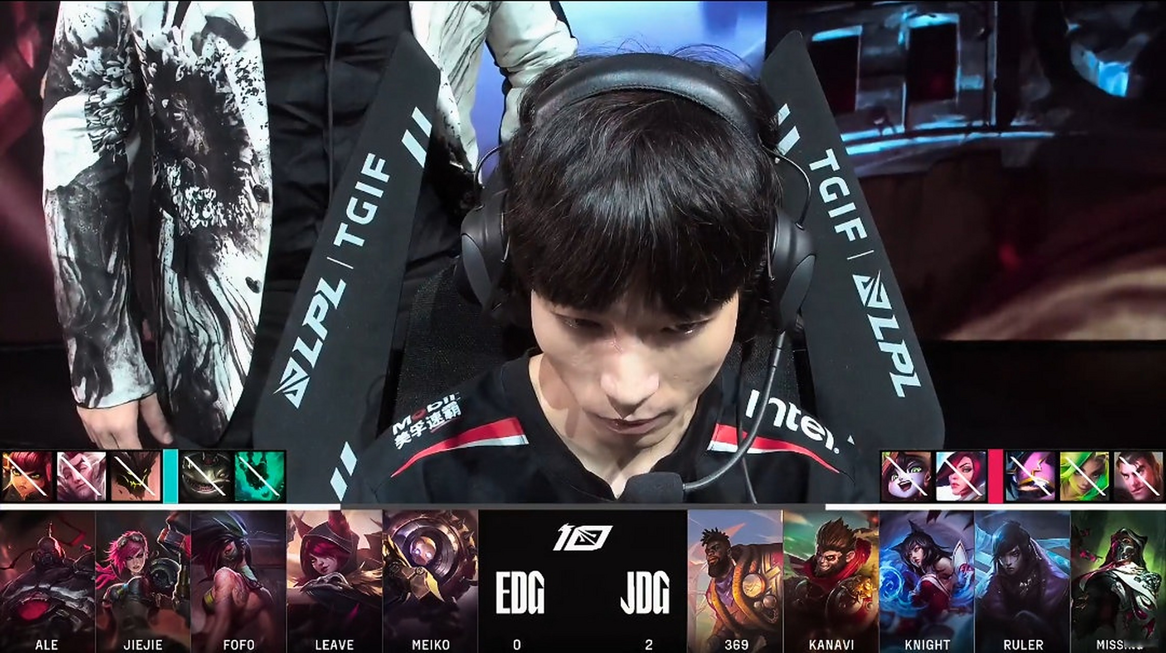 EDG翻盘FLY，Kanavi操刀奇招英雄翻盘强强对话四强赛，留下经典瞬间