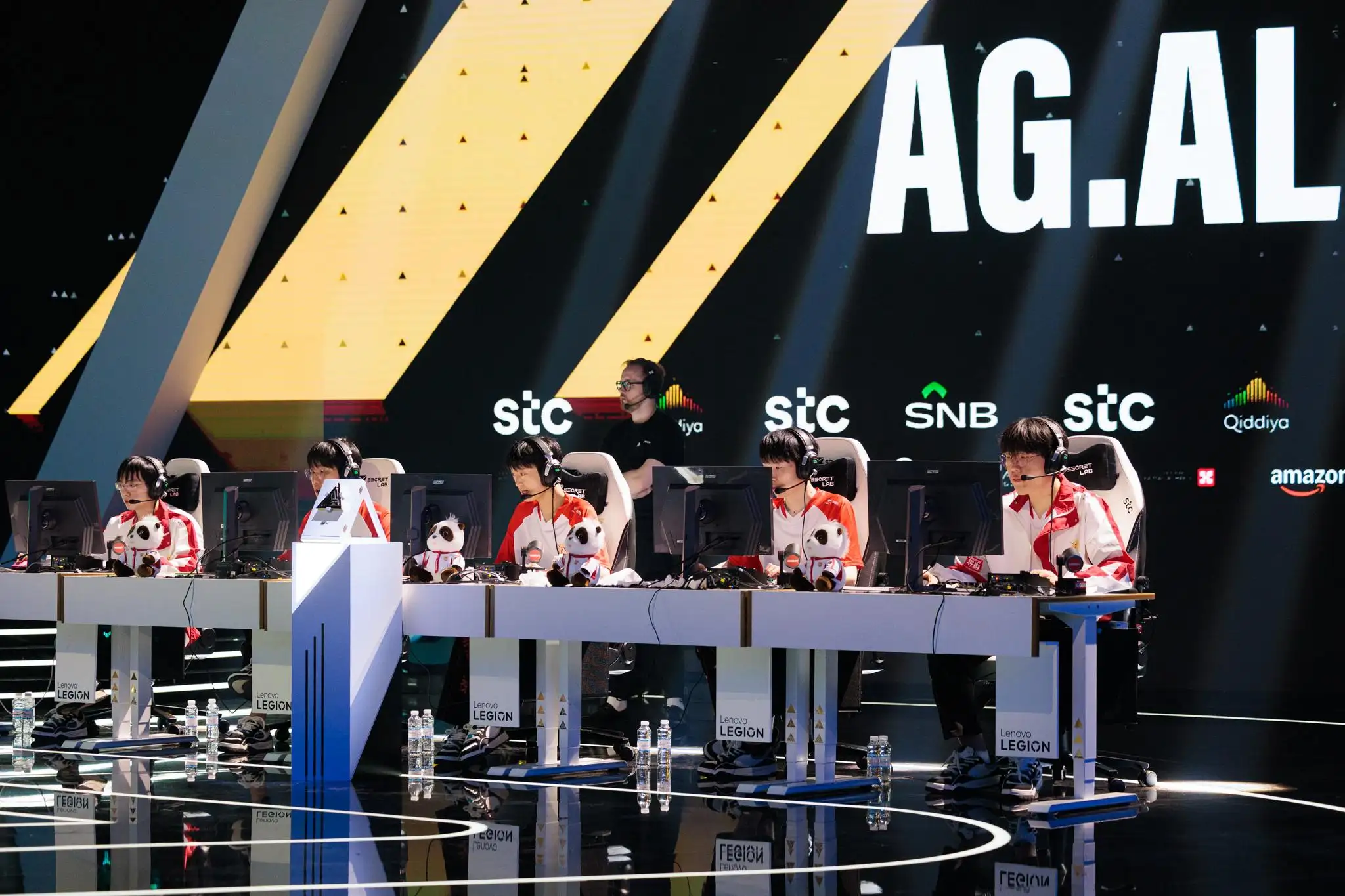 开云体育-TSM碾压EDG，Viper操刀奇招英雄翻盘强强对话小组赛，引爆全场热议