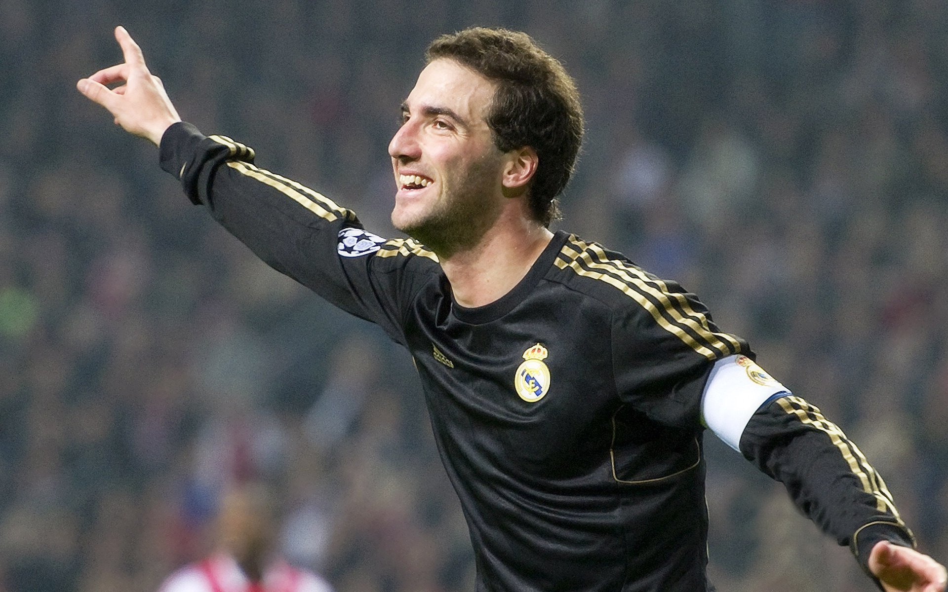 开云体育入口-英格拉姆炸裂演出改写足球史！欧冠决赛夜赛后评分拉满，他如何用极致表现征服世界？