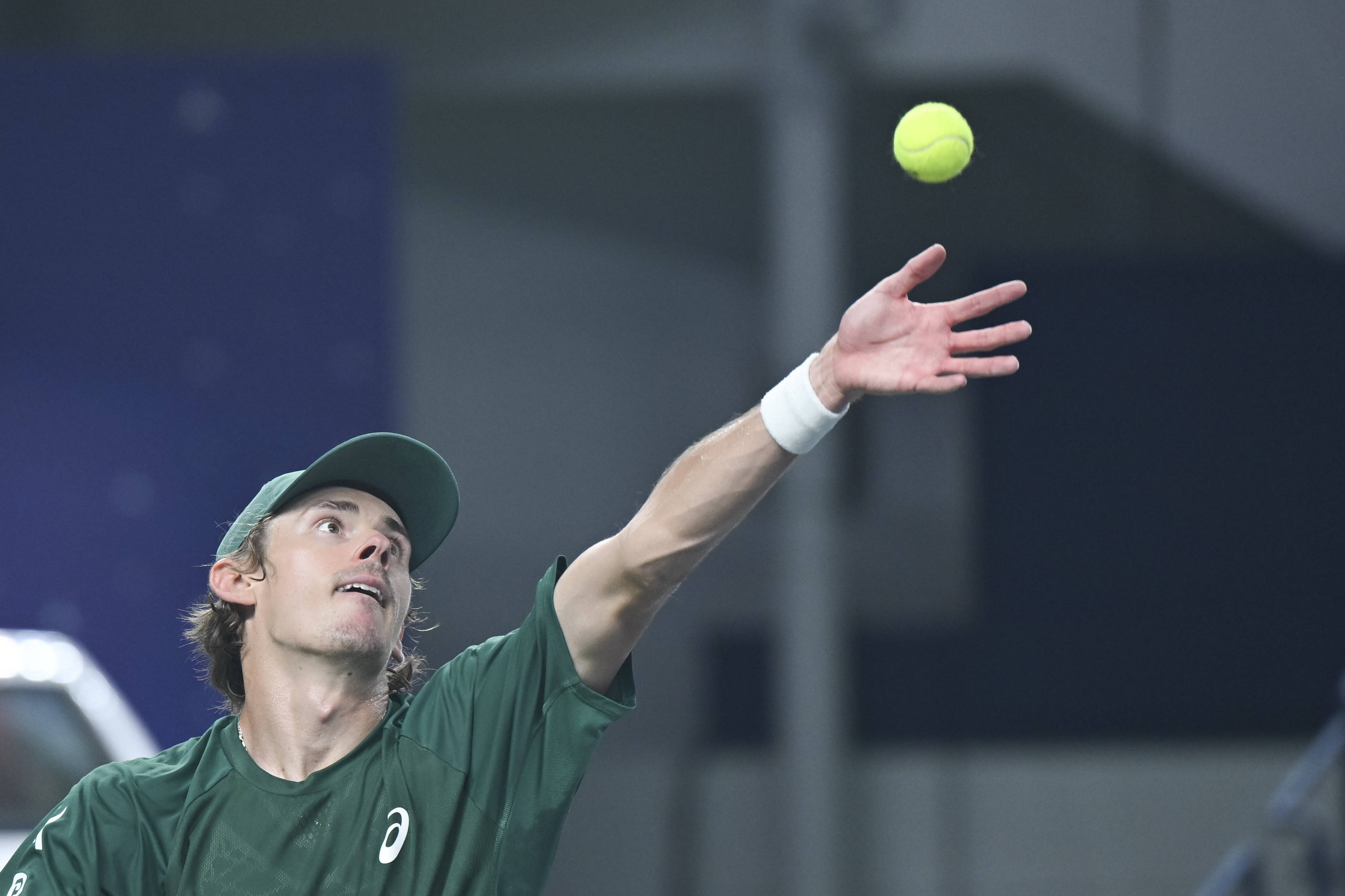 开云体育-澳网横扫温网，梅德韦杰夫惊艳四座